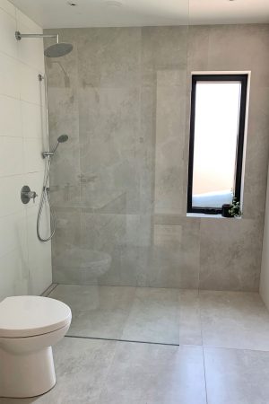 Salle de bain (douche) rénovée par Idea construction, projet de rénovation